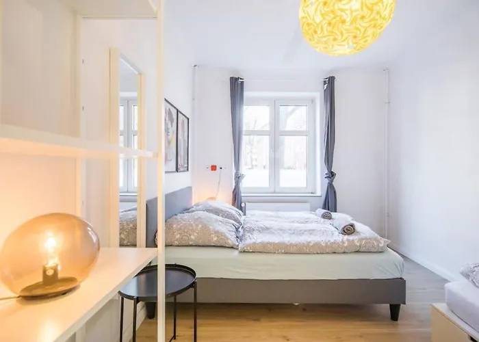 Apartament Spacious Two Br Close To Stadtpark And Street Parking *
