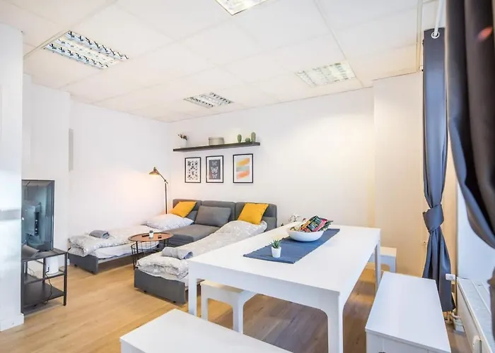 Spacious Two Br Close To Stadtpark And Street Parking Apartament *