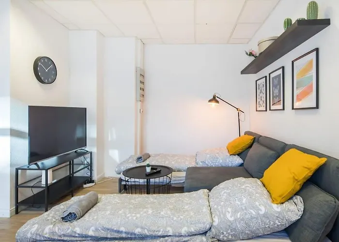 Spacious Two Br Close To Stadtpark And Street Parking Hamburg