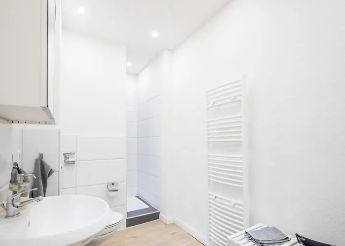 Spacious Two Br Close To Stadtpark And Street Parking Hamburg