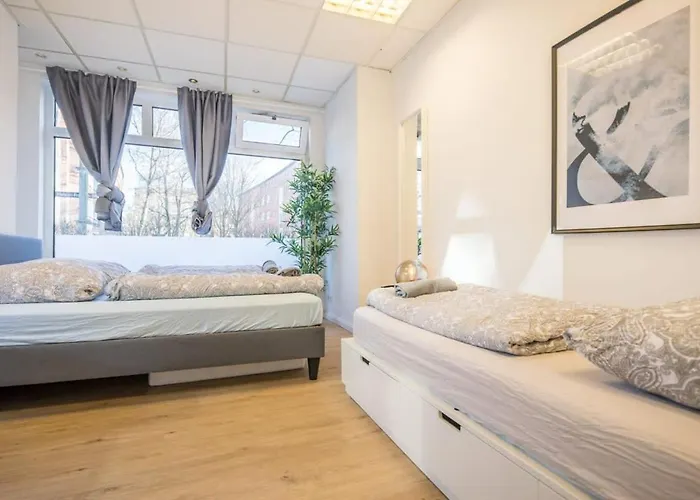 Spacious Two Br Close To Stadtpark And Street Parking Apartament *