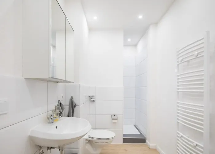 Spacious Two Br Close To Stadtpark And Street Parking Apartament Hamburg