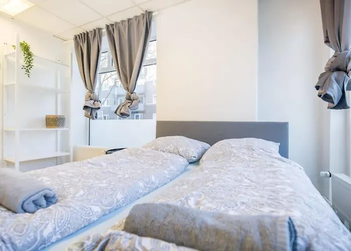 Apartament Spacious Two Br Close To Stadtpark And Street Parking *