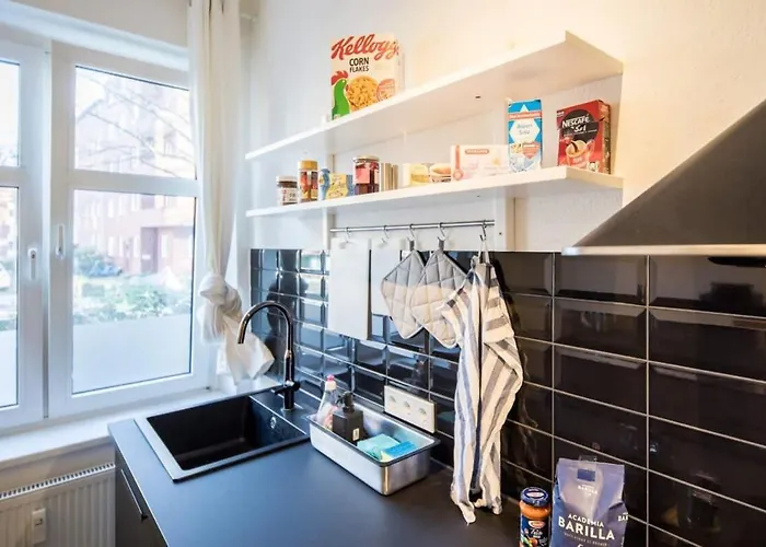 Spacious Two Br Close To Stadtpark And Street Parking *